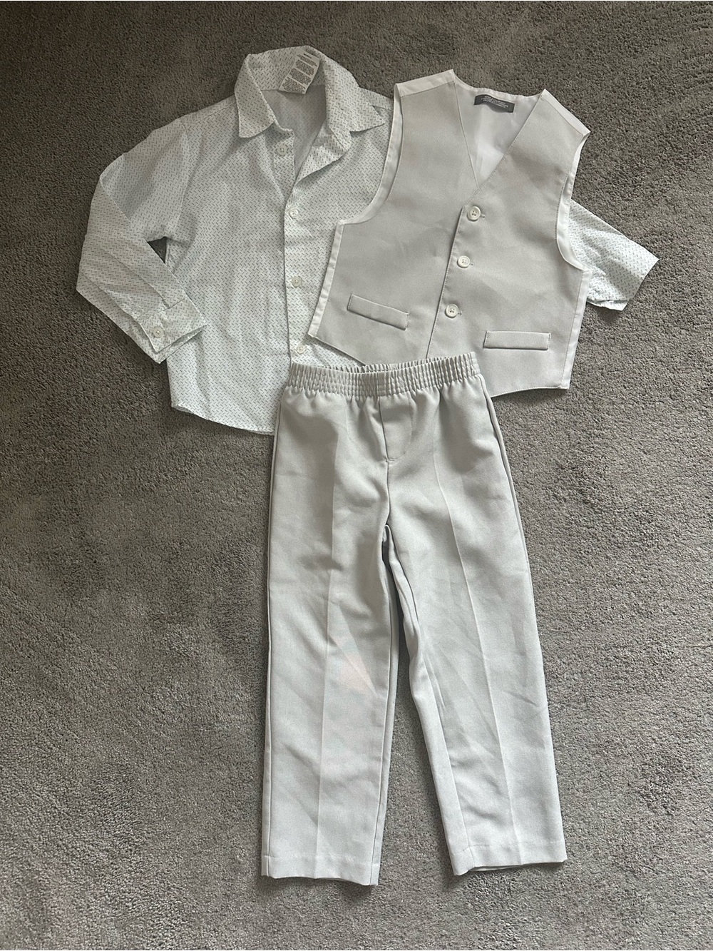 Boys Van Heusen 3-Piece Dress Suit Button Down Vest Slacks Light Grey Size 4T